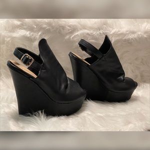 Womens size 6 black wedge